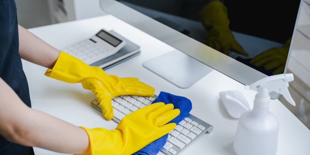 Full Guide to Keeping Your Office Electronics Clean & Shiny