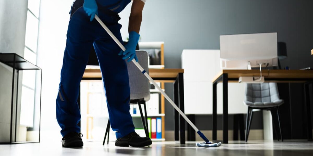 Night vs. Day Cleaning Crews: Which Works Better for Your Business?