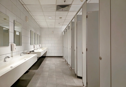 Who offers comprehensive office cleaning services in Logansport